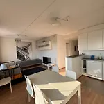 Big 3-bedroom With Sauna, Balcony, Free Parking Apartament