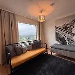 Big 3-bedroom With Sauna, Balcony, Free Parking *