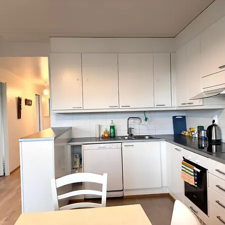 Big 3-bedroom With Sauna, Balcony, Free Parking