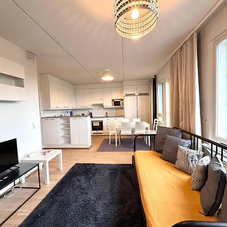Big 3-bedroom With Sauna, Balcony, Free Parking *