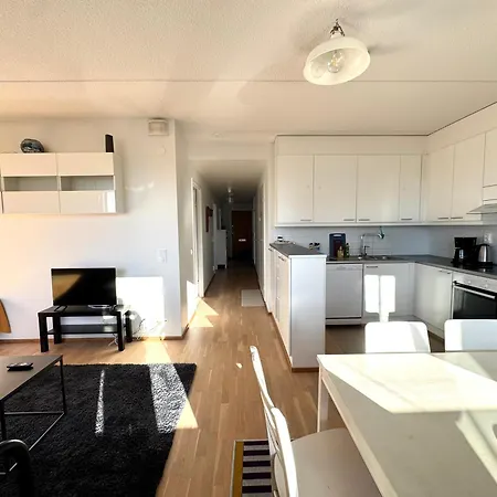 Big 3-bedroom With Sauna, Balcony, Free Parking