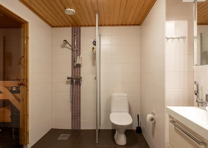 Big 3-bedroom With Sauna, Balcony, Free Parking *