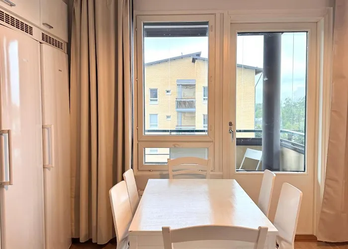 Big 3-bedroom With Sauna, Balcony, Free Parking Апартаменты *