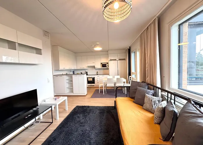 Big 3-bedroom With Sauna, Balcony, Free Parking *