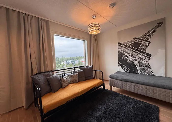 Big 3-bedroom With Sauna, Balcony, Free Parking *